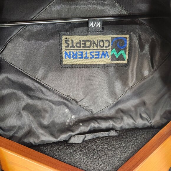 Paramount Pictures Branded Puffer Vest Western Concepts Mens Size Medium Black - Picture 7 of 10